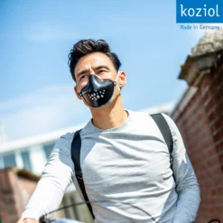 Gezichtsmasker Koziol Cummunity Mask Cosmos Black -Skimateriaal Winkel 4 3172 hi community maske black 3